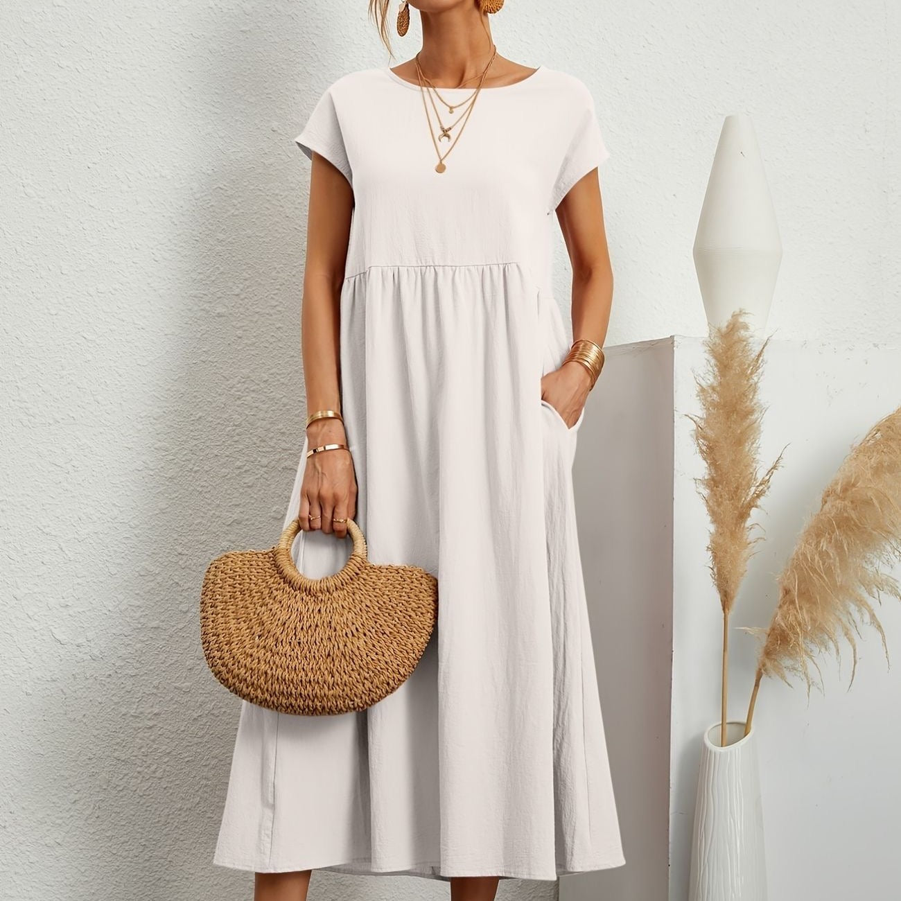https://cdn.shopify.com/s/files/1/0773/9886/8312/files/Camell-Kleid-mit-Rundhalsausschnitt.jpg?v=1717524550