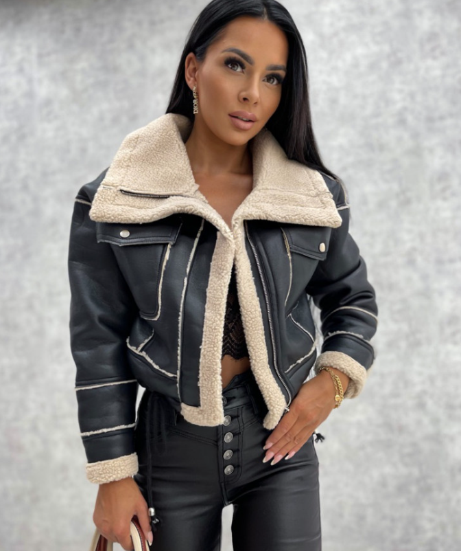 https://cdn.shopify.com/s/files/1/0873/7610/1691/files/motorjas-camila-revers-en-sherpa-voering-perfect-voor-koelere-706_15eb31b9-60ab-4e87-b56a-83feb2d61bf8.png?v=1746775725