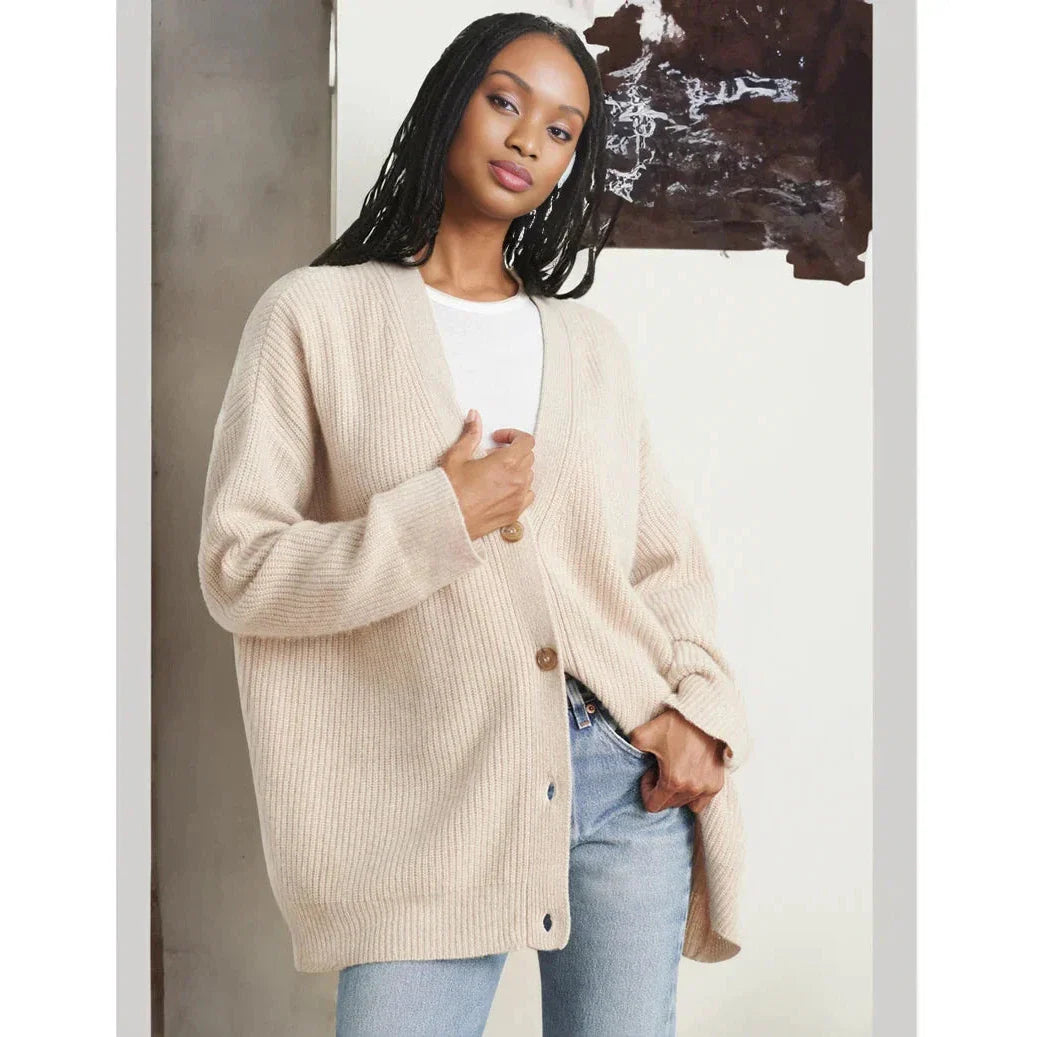 https://cdn.shopify.com/s/files/1/0773/9886/8312/files/Florinda-Cashmere-Cocoon-Strickjacke.webp?v=1717527857